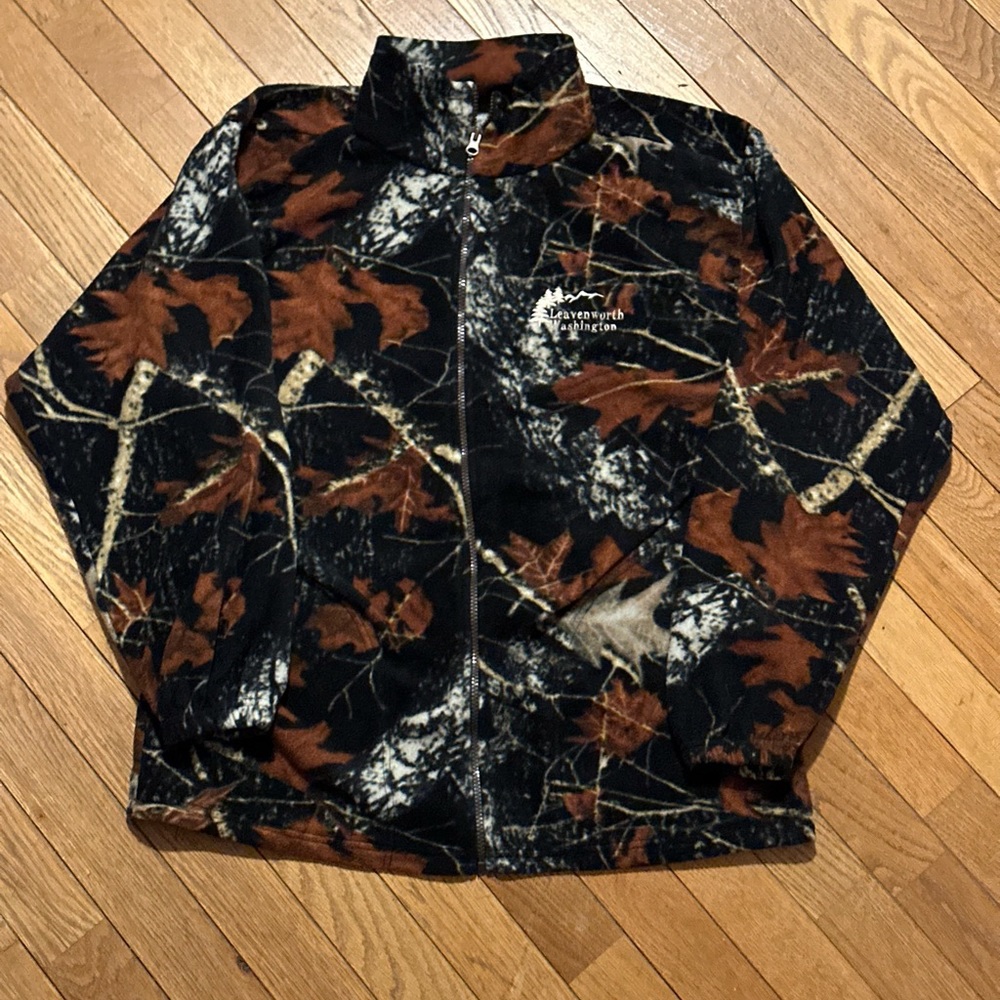 Camo zip up jacket Leavenworth